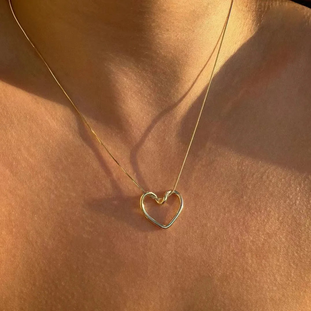 Minimalist Heart Pendant Necklace Thin Chain Korean Style Women