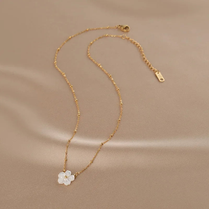 Delicate White Shell Flower Necklace Cute Gold Chain for Women