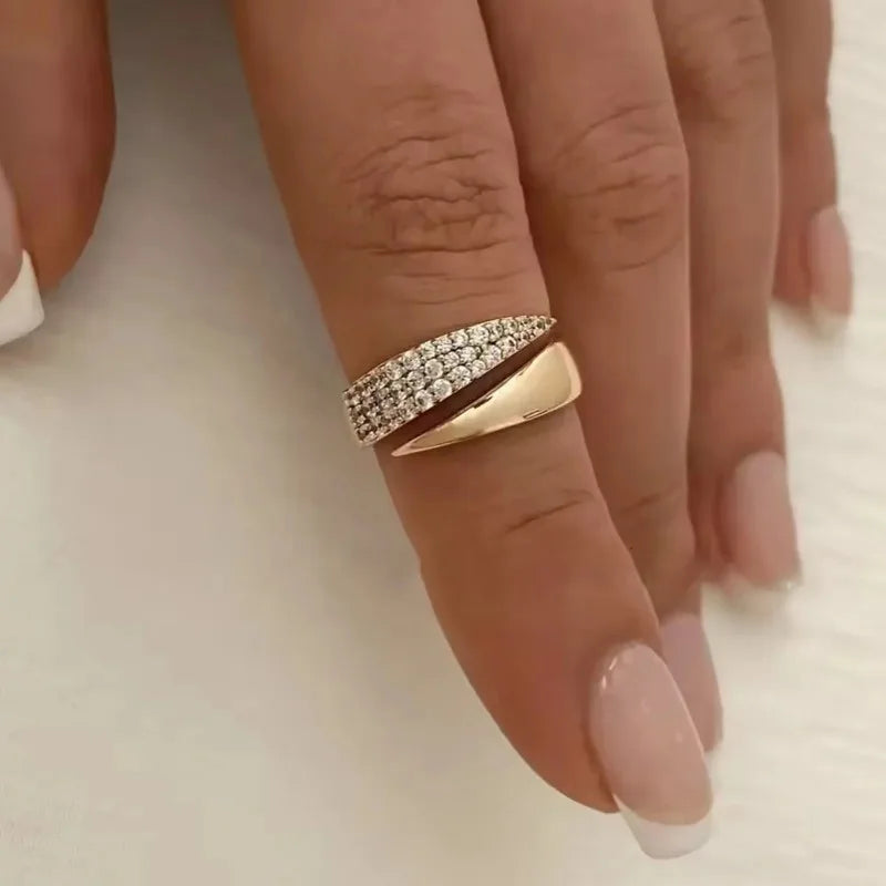 Elegant Sun Ring Natural Stone Inlaid Gold Texture Jewelry