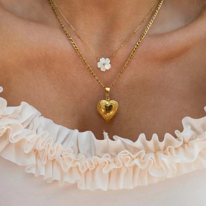 Vintage Flower Heart Pendant Necklace Gold Women Jewelry