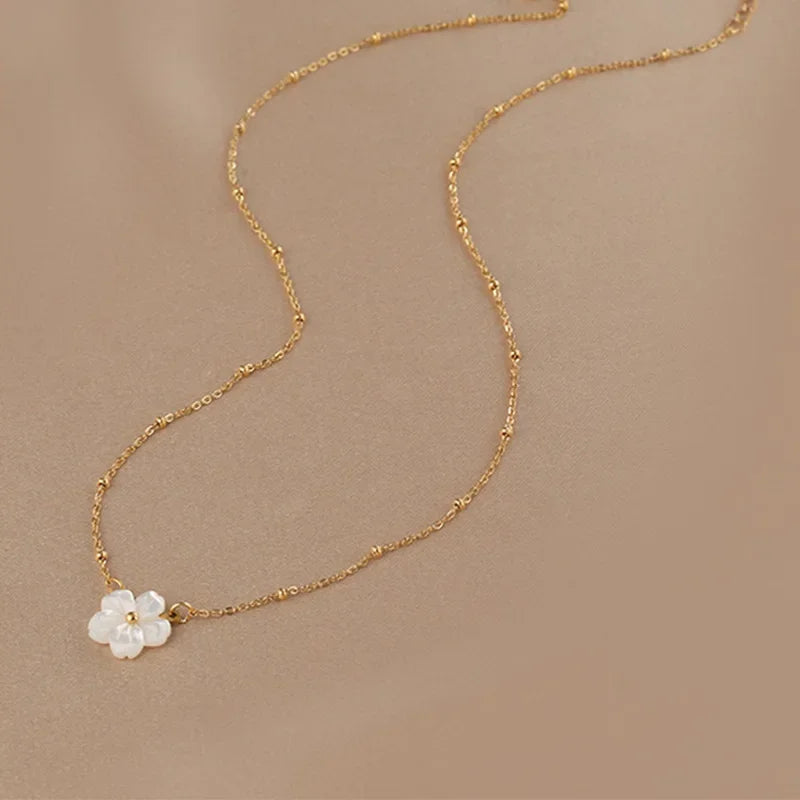 Delicate White Shell Flower Necklace Cute Gold Chain for Women
