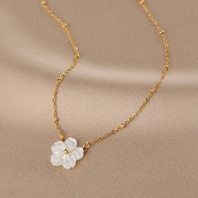 Delicate White Shell Flower Necklace Cute Gold Chain for Women