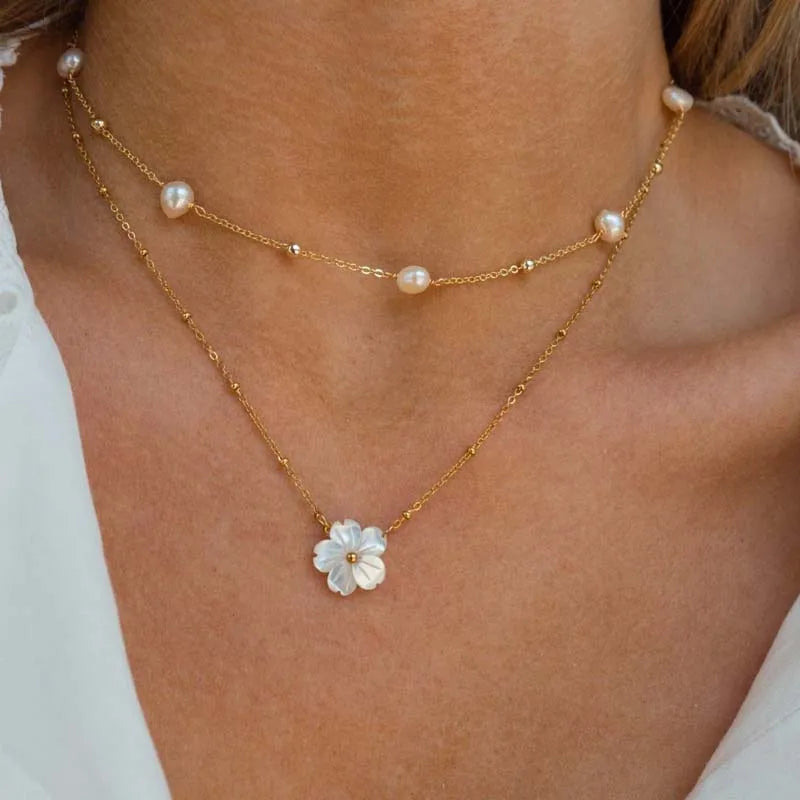 Vintage Flower Heart Pendant Necklace Gold Women Jewelry