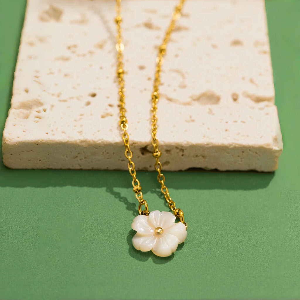 Stylish Flower Shell Necklace Colorfast Stainless Steel Jewelry