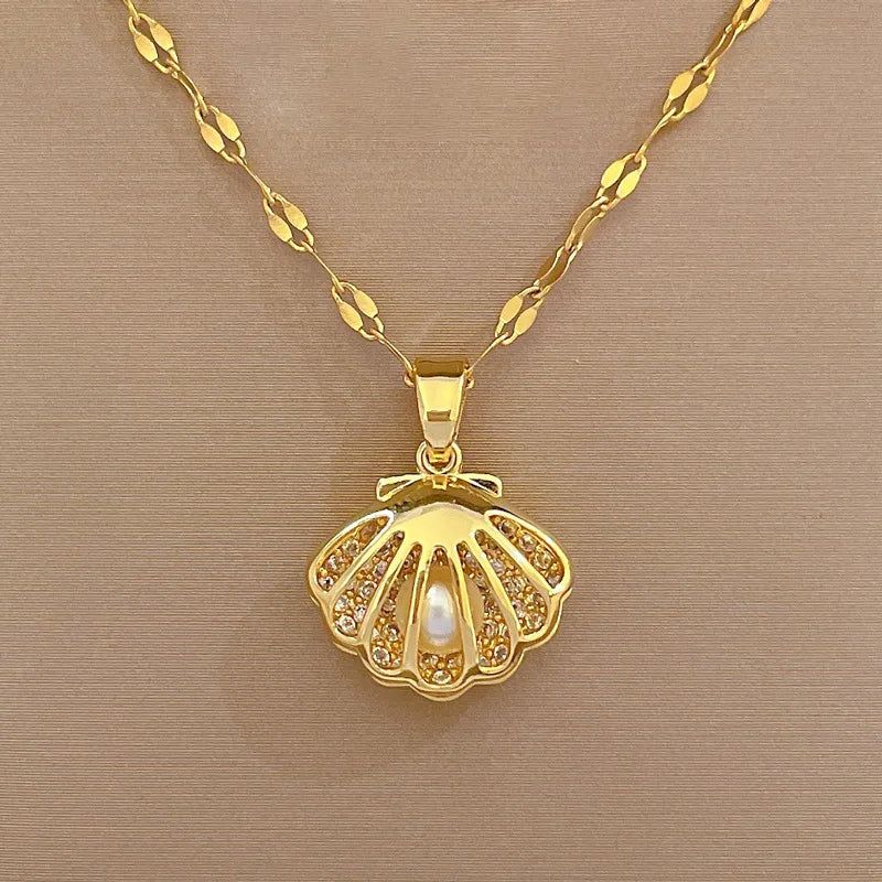 Elegant French Hollow Pearl Pendant Necklace Light Luxury Style