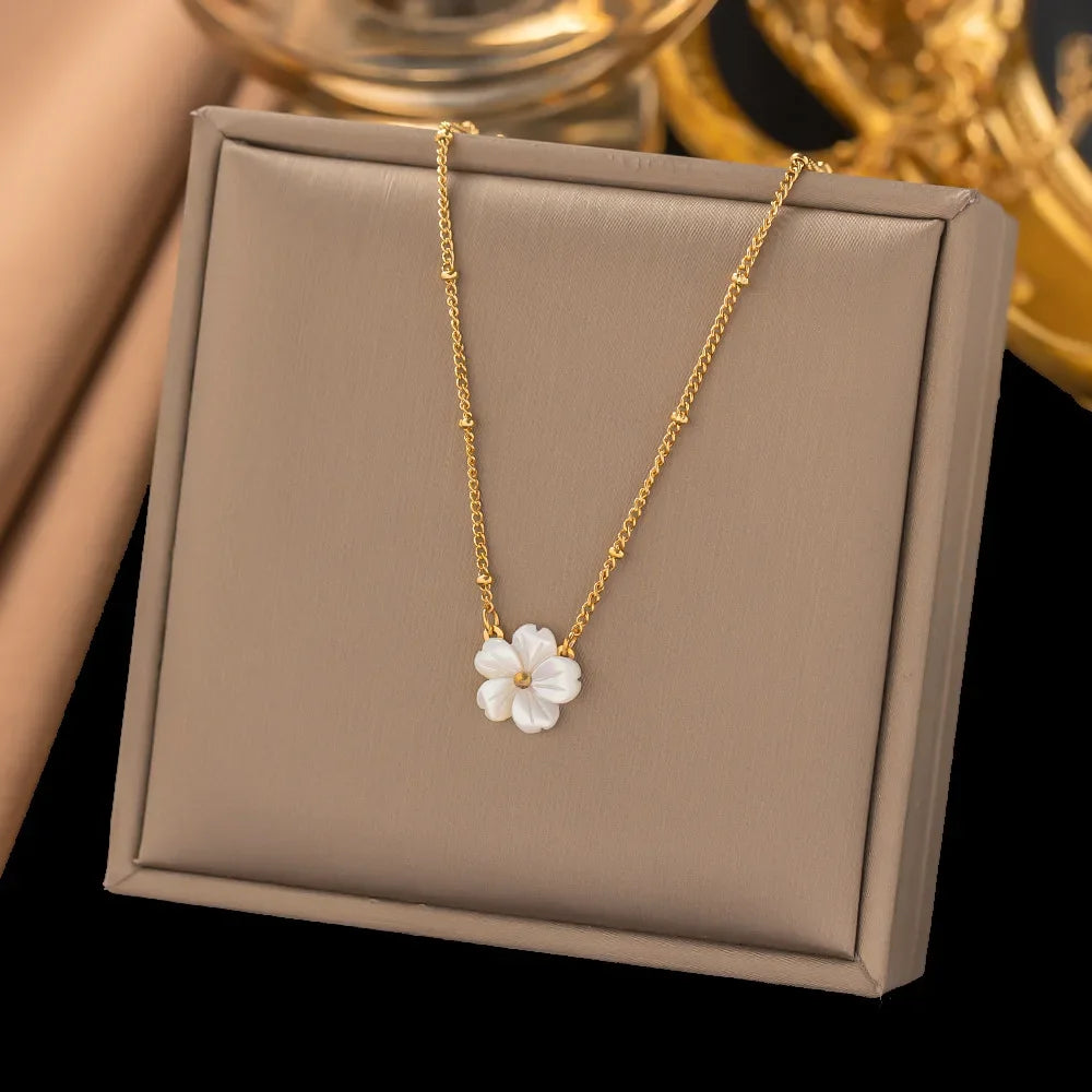 Delicate White Shell Flower Necklace Cute Gold Chain for Women