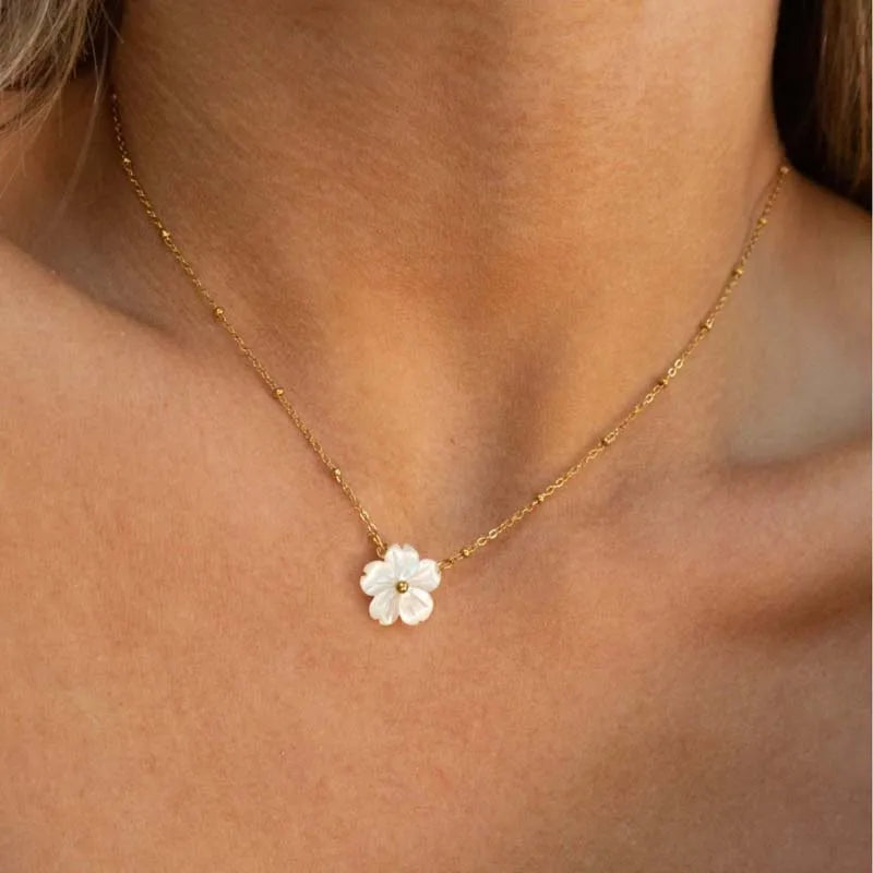 Vintage Flower Heart Pendant Necklace Gold Women Jewelry