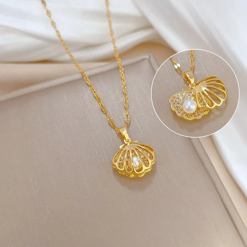 Elegant French Hollow Pearl Pendant Necklace Light Luxury Style