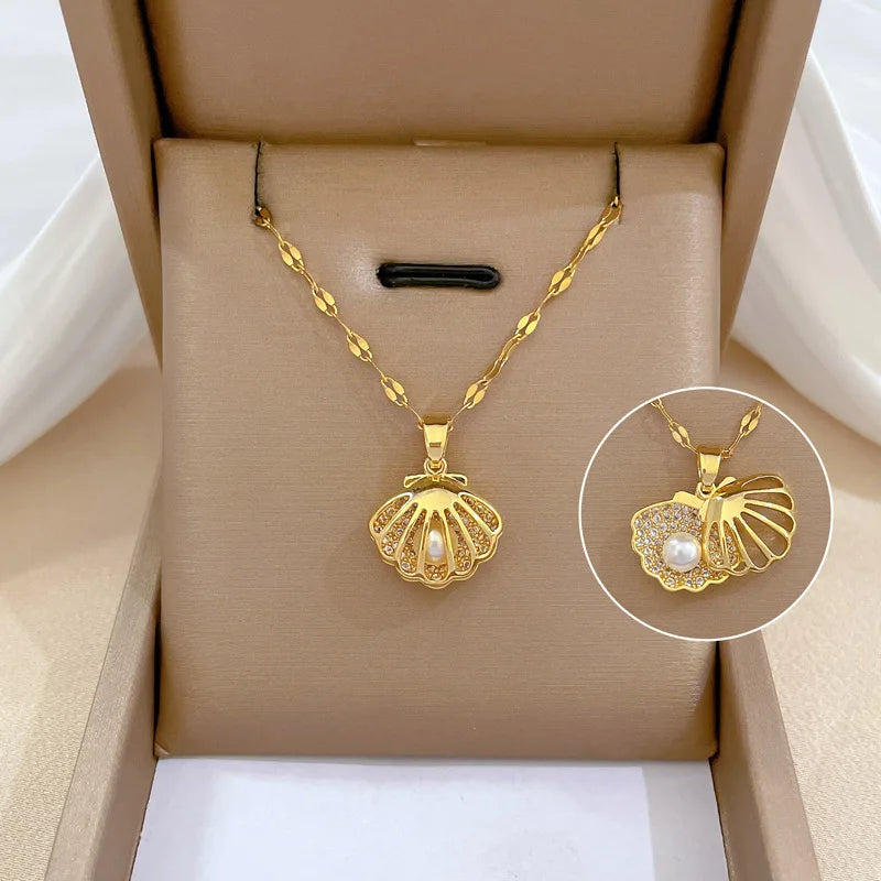 Elegant French Hollow Pearl Pendant Necklace Light Luxury Style