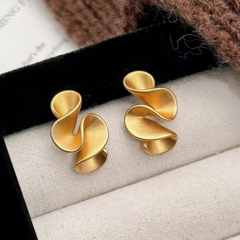 Minimalist Twisted Flower Stud Earrings 925 Silver Gold Accent