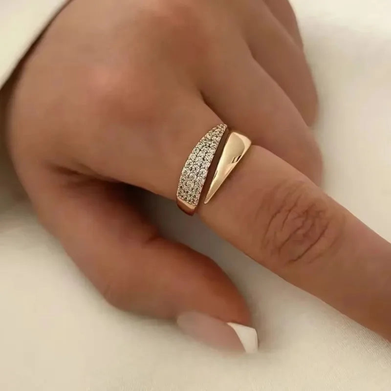 Elegant Sun Ring Natural Stone Inlaid Gold Texture Jewelry