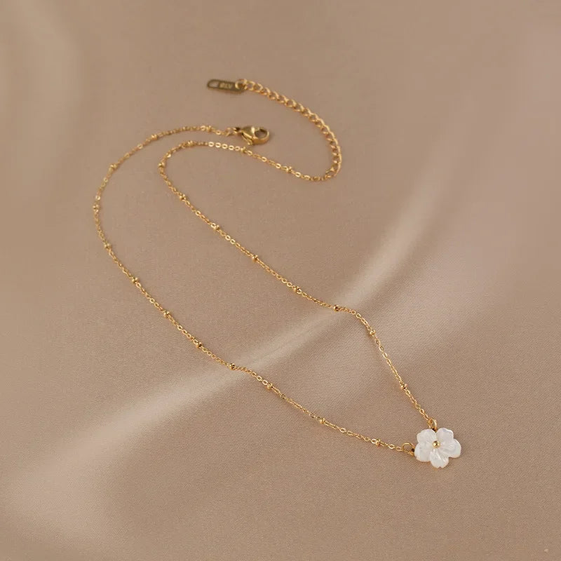 Delicate White Shell Flower Necklace Cute Gold Chain for Women