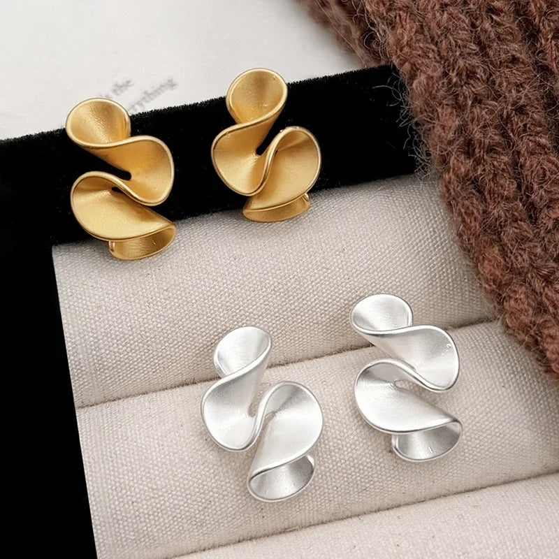 Minimalist Twisted Flower Stud Earrings 925 Silver Gold Accent